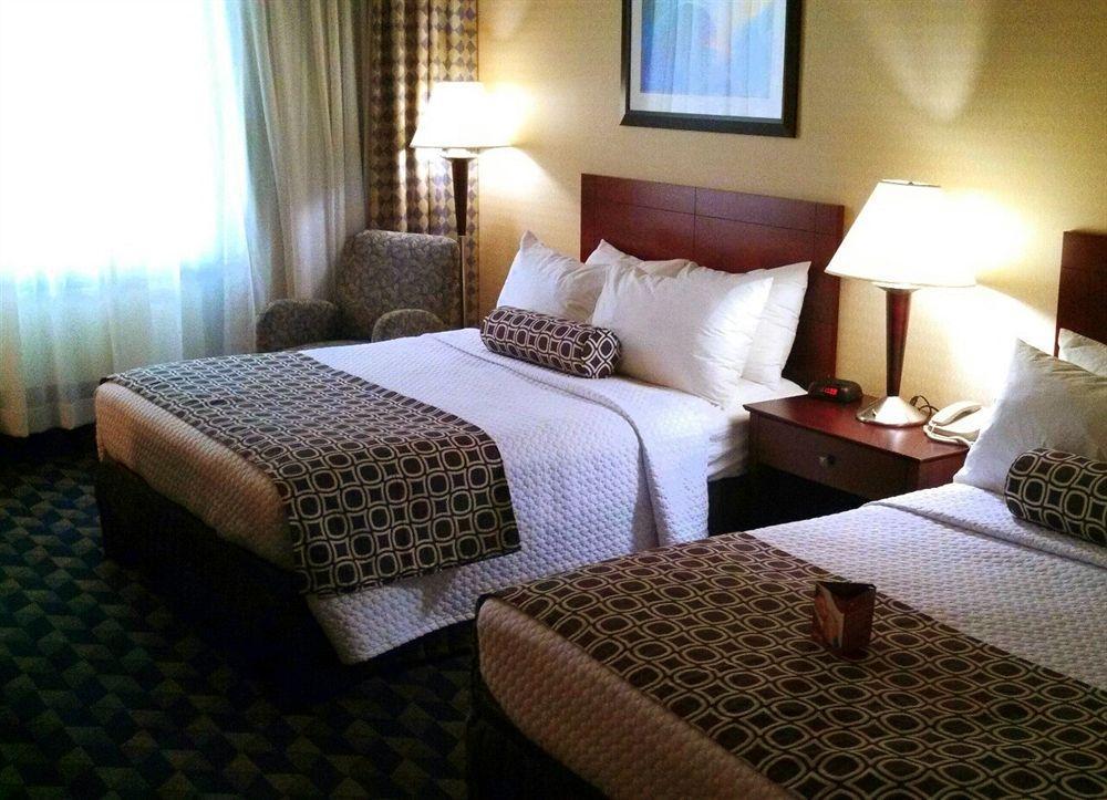 Crowne Plaza Cleveland Airport By Ihg Hotel Middleburg Heights Eksteriør billede