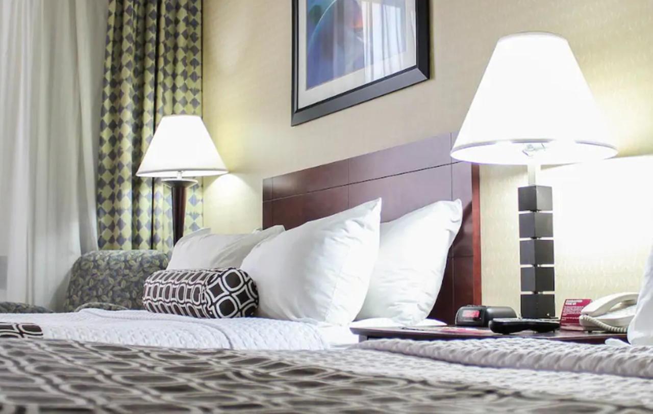 Crowne Plaza Cleveland Airport By Ihg Hotel Middleburg Heights Eksteriør billede