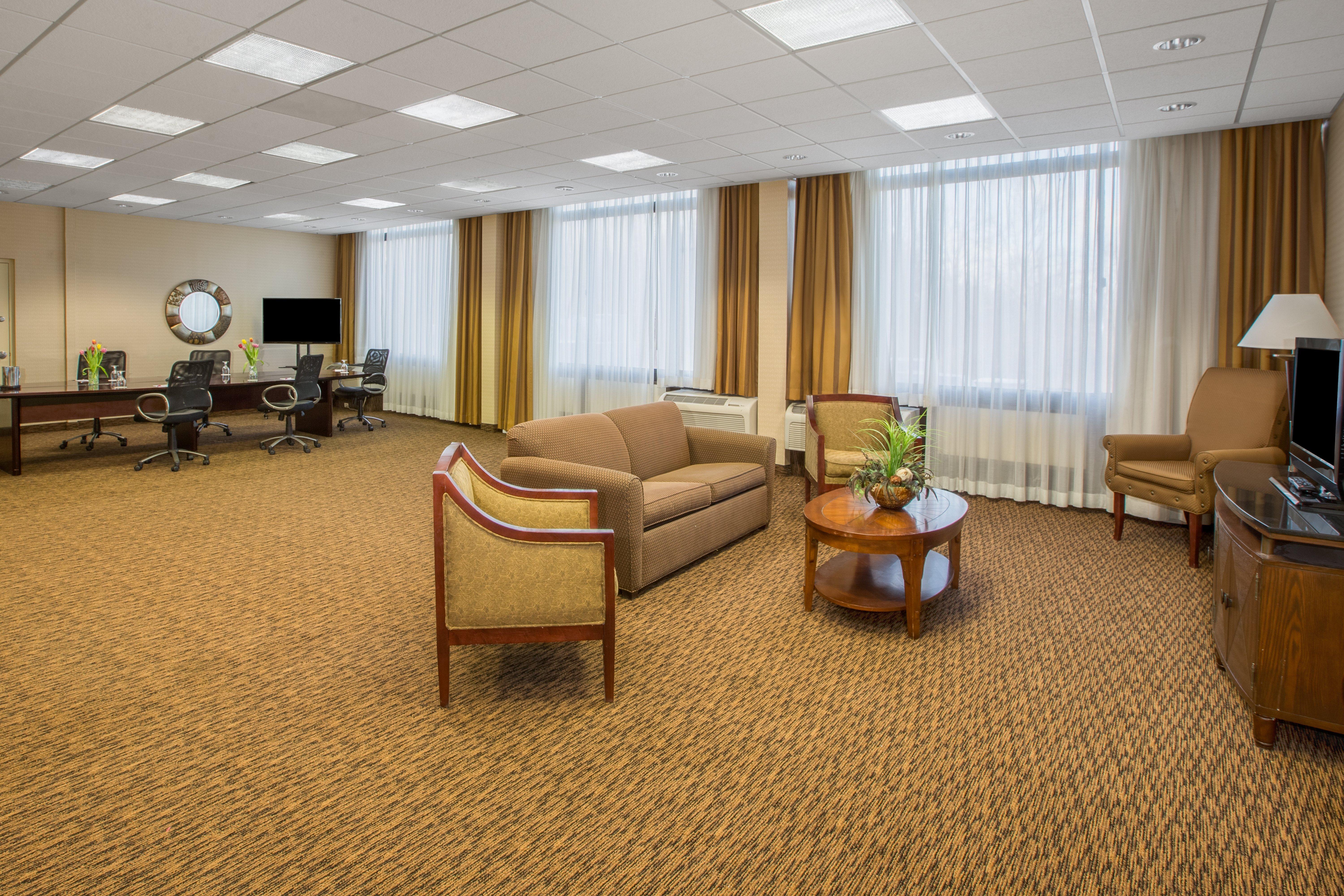 Crowne Plaza Cleveland Airport By Ihg Hotel Middleburg Heights Eksteriør billede